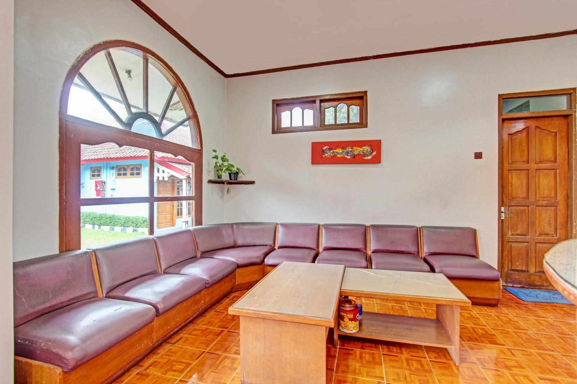 Capital O 91644 Loka Hause Otel Salatiga Dış mekan fotoğraf