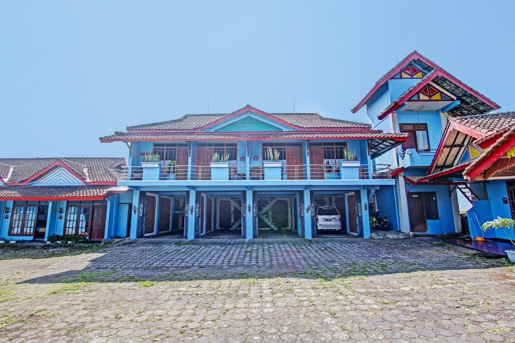 Capital O 91644 Loka Hause Otel Salatiga Dış mekan fotoğraf