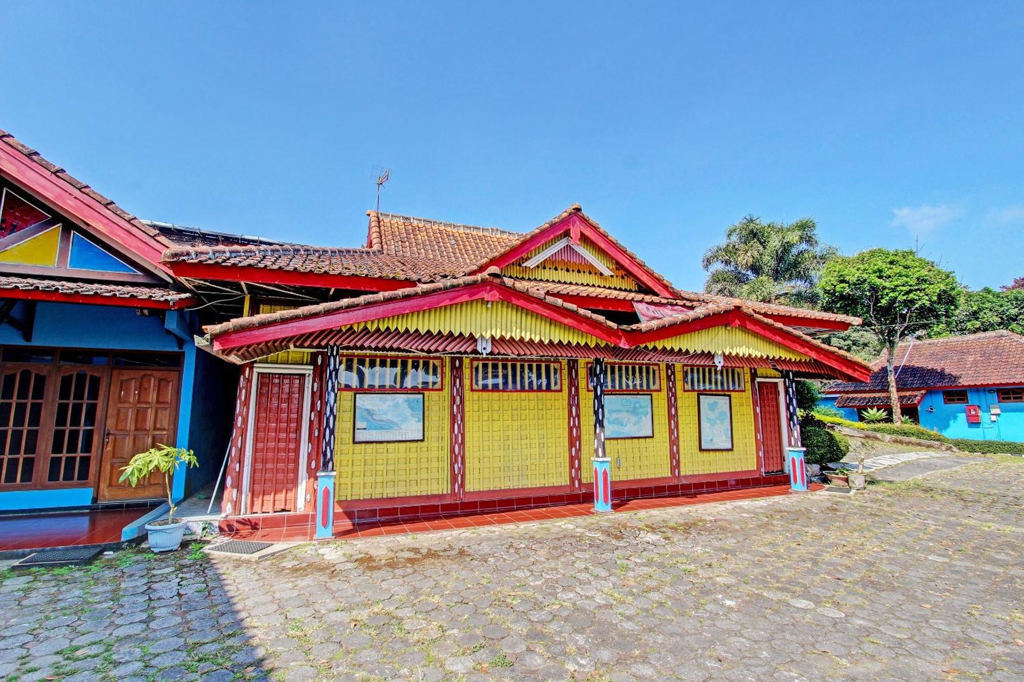 Capital O 91644 Loka Hause Otel Salatiga Dış mekan fotoğraf