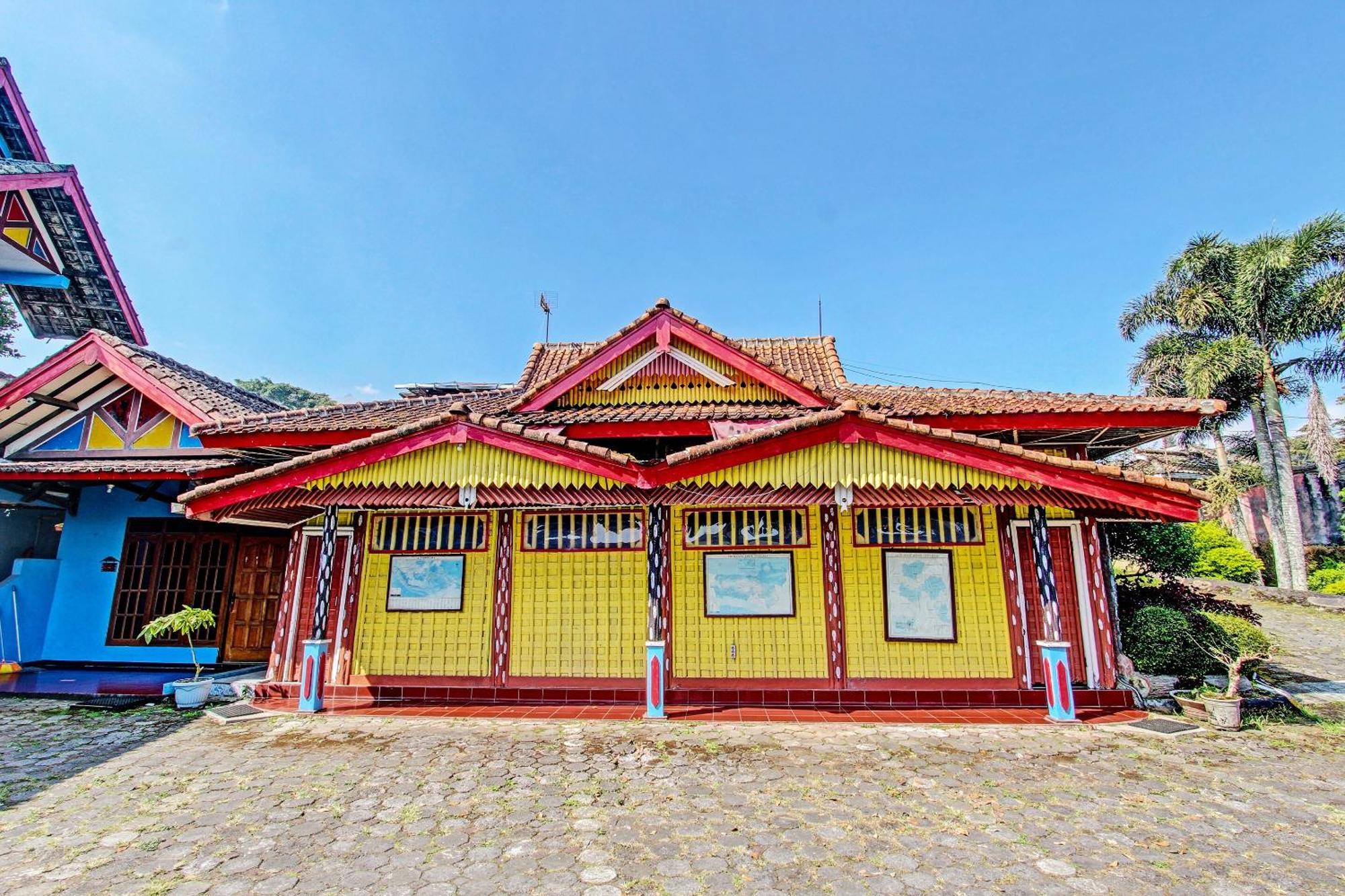Capital O 91644 Loka Hause Otel Salatiga Dış mekan fotoğraf