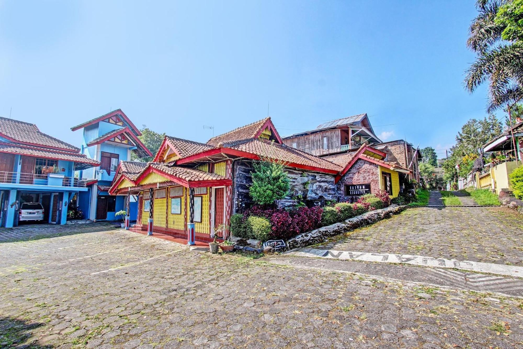 Capital O 91644 Loka Hause Otel Salatiga Dış mekan fotoğraf